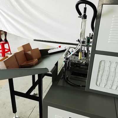 Πιάτο εγγράφου πρόχειρων φαγητών που κατασκευάζει τηγανισμένα τα μηχανές σούσια χαρτοκιβωτίων κοτόπουλου